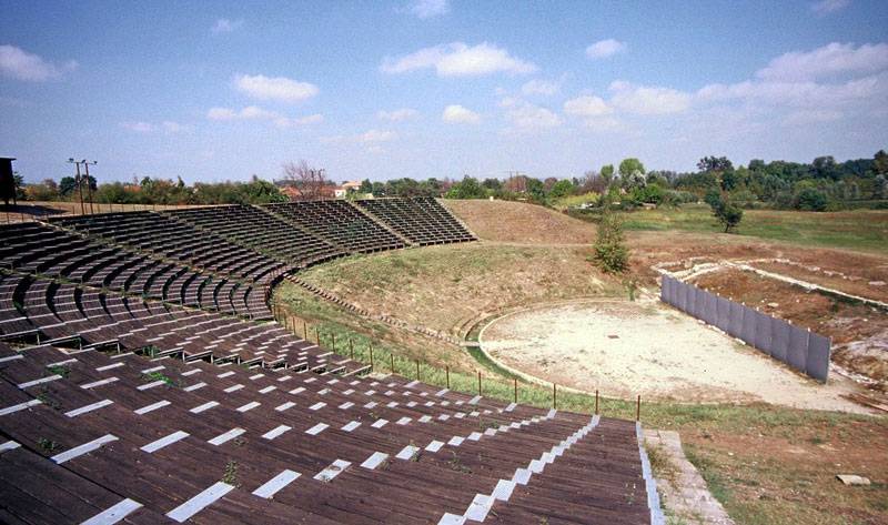 archaio-theatro-dion.jpg archaio-theatro-dion.jpg